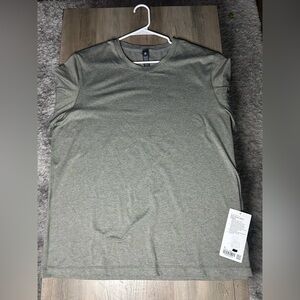 NWT Men’s Lululemon Soft Jersey Short Sleeve Sz XL *grey-grey color*